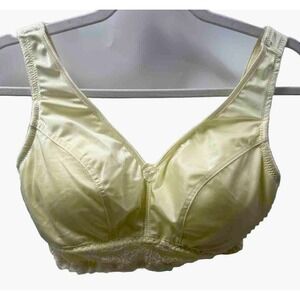Breezie Bra Size Large Satin Lace Wireless Padded Yellow New without tags